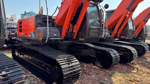 รถขุดฮิตาชิ ZX200/210/240 มือสองคุณภาพสูง สภาพ 98% รถขุดหนัก 20 ตัน เครื่องจักรก่อสร้าง เครื่องยนต์ EPA CE เกียร์ ปั๊ม PLC - Product Image 2