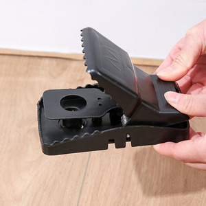 Piège à souris en plastique - Réutilisable, sûr pour les enfants et les animaux domestiques, piège à ressort pour une utilisation en intérieur/extérieur |   Facile à installer, à nettoyer et à réinitialiser - Product Image 2