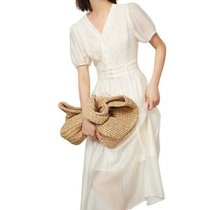 Nuevo Vestido Entallado con Cuello en V y Cintura Francesa en Color Blanco Morgan Stone para Mujer - Product Image 4