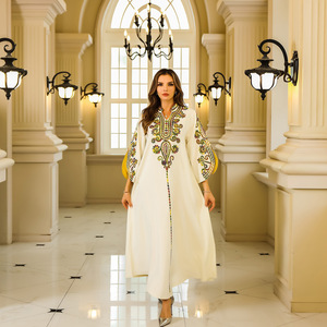 Robes longues pour femmes musulmanes du Moyen-Orient Robes de voyage et de loisirs de style dubaï avec broderie de cordon Mode d'été - Product Image 6