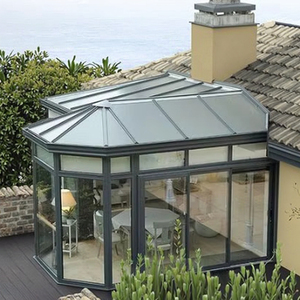 Véranda insonorisée en aluminium moderne pour jardin extérieur Usine directe à bas prix-Solaires de taille personnalisée Maisons pour villas Toit incliné - Product Image 1