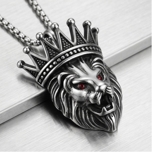 Collar con Colgante de Corona de León de Acero Inoxidable para Hombre, Diseño Geométrico con Ojos Rojos, Engaste Pavé, Accesorio de Joyería Yunnique - Product Image 1
