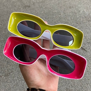 <span class=keywords><strong>Occhiali</strong></span> <span class=keywords><strong>da</strong></span> <span class=keywords><strong>Sole</strong></span> Quadrati Personalizzati di Moda, <span class=keywords><strong>Occhiali</strong></span> <span class=keywords><strong>da</strong></span> Vista di Design, <span class=keywords><strong>Occhiali</strong></span> <span class=keywords><strong>da</strong></span> <span class=keywords><strong>Sole</strong></span> Rettangolari Spessi 2022 <span class=keywords><strong>Rosa</strong></span> Rosso per Donne e Uomini, Marchio di Lusso - Product Image 4
