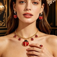 Ensemble de bijoux 3 pièces motif animal mignon, collier coccinelle de luxe, boucles d'oreilles pendantes en strass de cristal, bague ouverte coccinelle, bijoux pour femme