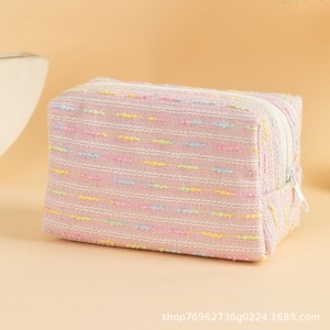 Bolsa de Cosméticos Coquette con Rayas Coloridas, Linda Bolsa de Maquillaje para Mujer, Bolsa de Aseo de Viaje Reciclada con Cierre, Estuche para Lápices, Regalo - Product Image 4
