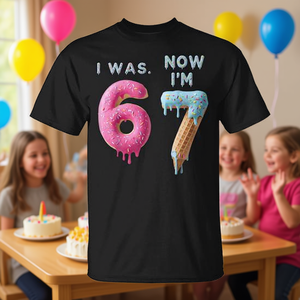 Camiseta de cumpleaños con diseño de meme divertido para niños de 7 años, con la frase 'Tenía 6 años, ahora tengo 7' - Product Image 3