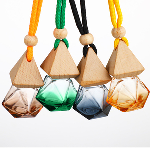 Botella difusora de forma única personalizada vacía de 8ml al por mayor ambientador colgante de perfume para coche con tapa de madera de cuerda de colores - Product Image 1