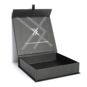 Caja de Regalo Magnética de Cartón Rígido Negro Mate con Logotipo Impreso Personalizado, Estilo Libro - Product Image 1