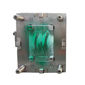 中国工厂专门设计和定制用于生产电气手柄的注塑模具 - Product Image 3