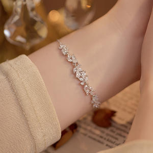 Bracciale da Donna Regolabile in Argento Sterling 925 con Fiore di Glicine e Zirconi, un Prodotto di Grande Successo - Product Image 3