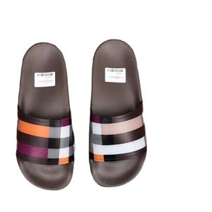 Sandalias de Verano de Alta Gama para Interiores, Diseño Plano y Moderno, con Amortiguación a Cuadros, para Baño, Ducha Diaria y Uso en Casa, con Plataforma - Product Image 2