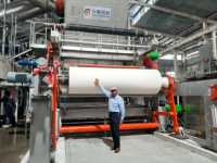 Machine automatique de fabrication de papier toilette haute vitesse 1600 m/min avec contrôle PLC