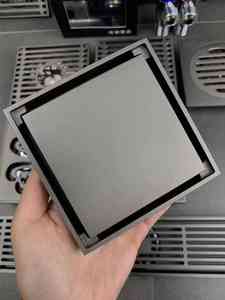 ที่ดัก<span class=keywords><strong>ผม</strong></span>แบบระบายน้ำที่พื้นทองเหลืองขัดเงาทรงสี่เหลี่ยมระบายน้ำที่พื้นในห้องน้ำสีดำมีรูปแบบสเปรย์ฝนแกนวาล์วเซรามิก - Product Image 6