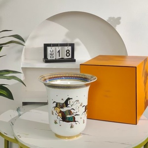 Vase de table en céramique rétro européen, design de luxe léger et tendance, décoration écologique pour la maison, idéal pour les hôtels et salles de banquet - Product Image 4