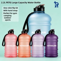 Bouteille d'eau en plastique PETG de grande capacité 2,2 litres, anti-fuite, 64 oz, sans BPA, réutilisable, design personnalisé, pour la salle de sport et les sports