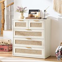 Commode à 5 tiroirs en rotin LEYAOYAO, commode moderne de 33,5 po avec plateau de 160 lb et kit anti-basculement, poignées dorées pour chambre à coucher et salon.