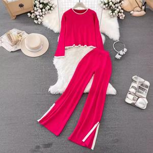 Ensemble 2 pièces décontracté personnalisé pour femmes Nouveau pull court à col rond en coton tricoté respirant et costume en tricot fendu - Product Image 4