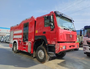 Le nouveau <span class=keywords><strong>camion</strong></span> <span class=keywords><strong>de</strong></span> pompiers à mousse Haowo à quatre roues motrices <span class=keywords><strong>de</strong></span> 5 tonnes, un véhicule doté <span class=keywords><strong>de</strong></span> fonctions <span class=keywords><strong>de</strong></span> sauvetage et <span class=keywords><strong>de</strong></span> réponse aux urgences incendie. - Product Image 2