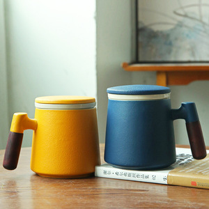 Ensemble de tasses en céramique de style nordique avec poignée en bois et infuseur à thé, pour le bureau, cadeau d'affaires - Product Image 1