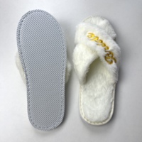 Pantoufles de Mariée en Fourrure Blanche Brodées, Cadeau de Demoiselle d'Honneur, Prix Abordable, Vente Flash