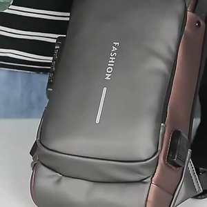 Sac bandoulière multifonctionnel antivol USB pour homme, idéal pour le printemps et les voyages - Product Image 5