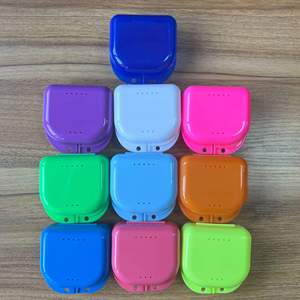Boîte à prothèses dentaires anti-humidité avec fond antidérapant pour le rangement des dents artificielles et les soins bucco-dentaires - Product Image 2