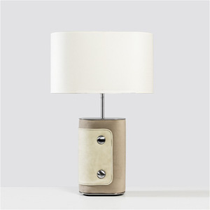 Lampe de table avec base en cuir, ampoule LED E26, 220V, commande par interrupteur, éclairage de bureau pour chambre à coucher - Product Image 1