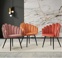 Chaise de salle à manger moderne en velours rose clair, élégante, style nordique, avec dossier rembourré, accoudoirs, hauteur réglable et pieds en fer dorés