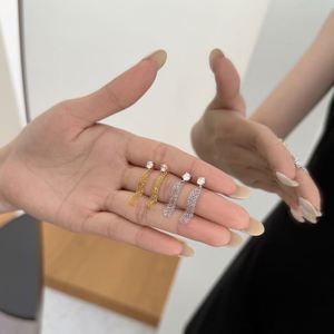 Boucles d'oreilles pendantes Dylam 5A en zircone pour femme, scintillantes, en argent S925, longues, style chandelier, avec pompons, légères - Product Image 2