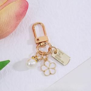 Portachiavi Personalizzati con Fiori e Perle, Charm per Borse da Donna, Portachiavi in Metallo Smaltato, Charm per Auto, Decorazione per Telefono, Gioielli Fai-da-Te, Regali - Product Image 4