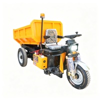 Camion benne robuste et résistant à l'usure avec double amortisseur pour les opérations de transport minier.