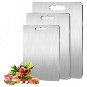 Planches à découper double face pour la cuisine, planche à découper en acier inoxydable, planche à découper durable avec trou de suspension pour la cuisine - Product Image 1