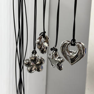 Offre Spéciale cordon noir longue longueur étoile coeur chandail chaîne luxueux argent géométrique creux pendentif collier cadeaux pour les femmes - Product Image 2