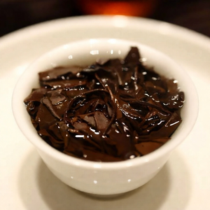 Té Blanco Antiguo Shoumei de Fuding Saludable, Añejado Durante Más de 5 Años, Apto para Todas las Edades, Excelente Valor, Ideal para Consumir Diariamente y Coleccionar - Product Image 2