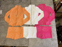 Setelan Olahraga Wanita Berkualitas Tinggi dengan Logo Kustom, Jaket Hoodie Ritsleting Ketat dan Celana Pendek Lipat 2 Potong