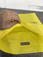 Sacs de shopping personnalisés avec nom de marque, logo imprimé sur mesure, sacs en plastique à poignée découpée pour emballage de vêtements de boutique