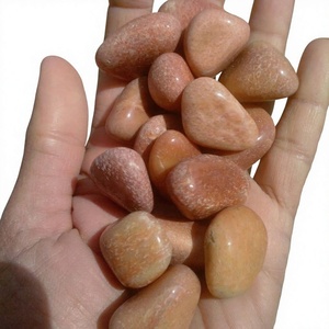 Piedras de ágata rosa natural pulidas y rodadas para decoración de paisajismo, forma redonda, uso duradero en exteriores. - Product Image 1