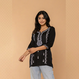 Haut/Kurta en coton brodé noir pour femme Twin Feet, coupe régulière, longueur normale, style décontracté Inde Pakistan, séchage rapide, toutes saisons - Product Image 1