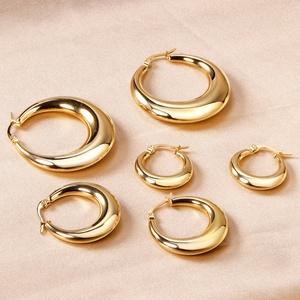 Pendientes de Aro en Forma de U Irregulares y Geométricos, Chapados en Oro, con Diseño Hueco y Personalizado, Joyería de Moda 2024 para Mujer - Product Image 3