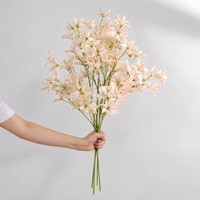 Buket Bunga Bintang Buatan untuk Desain Floral Pernikahan