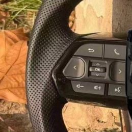 Volante de Cuero y Fibra de Carbono para <span class=keywords><strong>Toyota</strong></span> F10 F20 X5 X6 X4 F30 F32 F33 F34 F35 X3 F25 F36 F80 F22 F23 E46 E90 E60 - Product Image 3