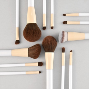 Set Professionale di 13 Pennelli Vegani di Lusso per Trucco e Capelli, Ecologici e Durevoli, con Logo Personalizzato - Product Image 2