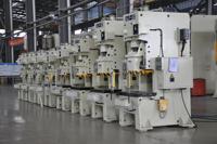 Solution complète de presse hydraulique de 60 tonnes pour le poinçonnage de goulottes de câbles