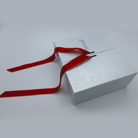 Boîte en papier de luxe en carton recyclable avec logo personnalisé en vente libre avec nœud en ruban pour vêtements Boîte d'emballage pour chaussures Boîte cadeau