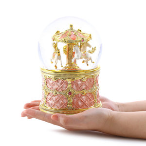 Globe à neige en résine durable de 120 mm, carrousel, décoration d'intérieur avec musique rotative pour fille - Product Image 6