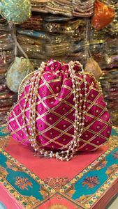 กระเป๋า2024ทำมือสำหรับงานแต่งงานของผู้หญิงกระเป๋าสำหรับของขวัญ rakhi สำหรับน้องสาวชาวอินเดียกระเป๋าข้อมือ - Product Image 5