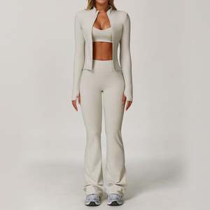 طقم يوغا عبر الحدود ، ملابس يوغا ضيقة سريعة الجفاف للياقة البدنية للجري الخارجي ، بدلة رياضية من 3 قطع - Product Image 1