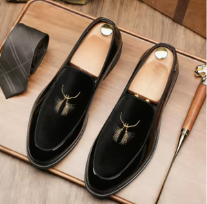Mocasines de charol bordados para hombre, sin cordones, con punta redonda, zapatos de vestir, negros, verdes, azul marino, para oficina, informales, de negocios - Product Image 3