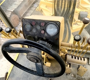 Niveleuse de moteur Komatsu GD661A d'occasion bon marché à vendre - Product Image 4