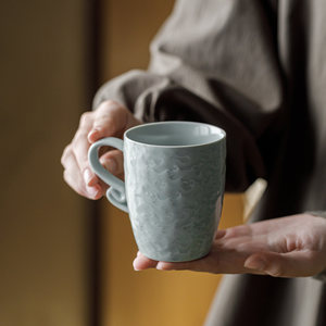 Taza de cerámica de porcelana azul cielo Guanlan Relief Wave para té, café, uso en oficina - Product Image 1